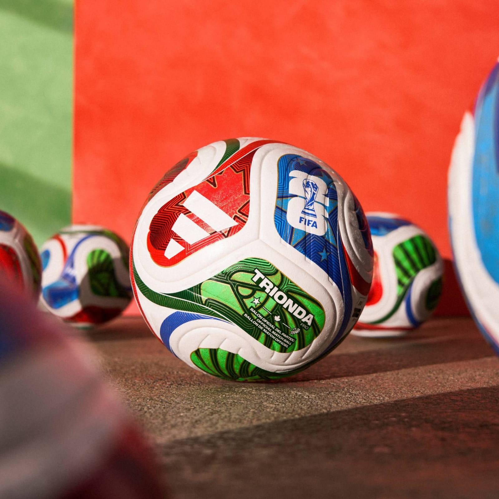 llevate un balon conmemorativo mas un llaver del mundial 2026 no te quedes sin el tuyo.